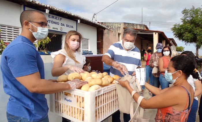 Comunidade Rural de Matumbo é beneficiada com o Programa Pão na Mesa da Prefeitura de Sousa